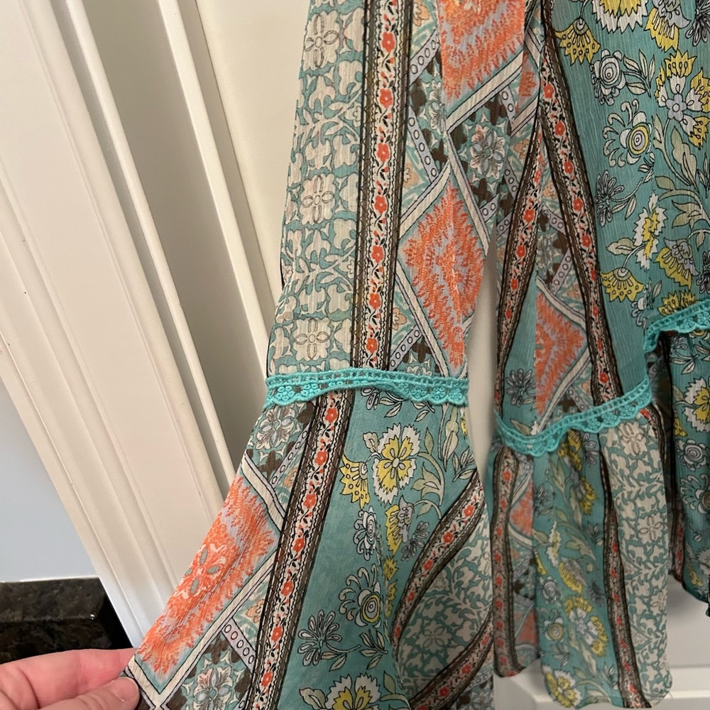 Beautiful patchwork style top - Picture 2 of 4